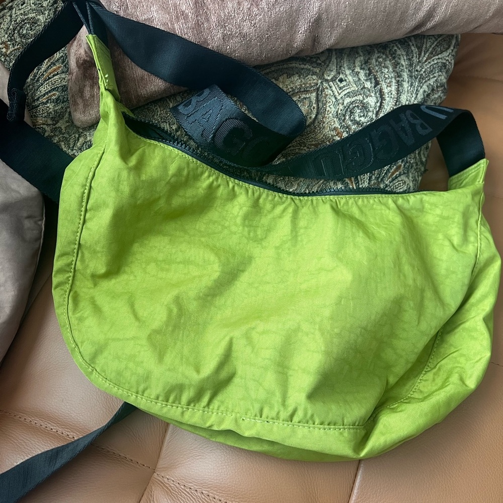 Avocado baggu medium crescent